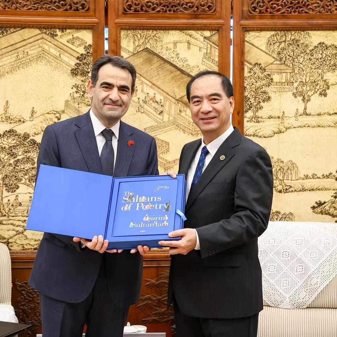 Türkiye'nin Pekin Büyükelçisi Ünal, Pekin Üniversitesi'nde İş Birliği Görüşmeleri Yaptı