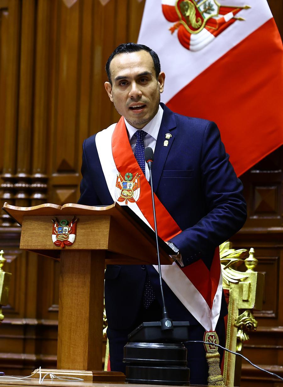 Peru'da Başkan'a Censur Onayı