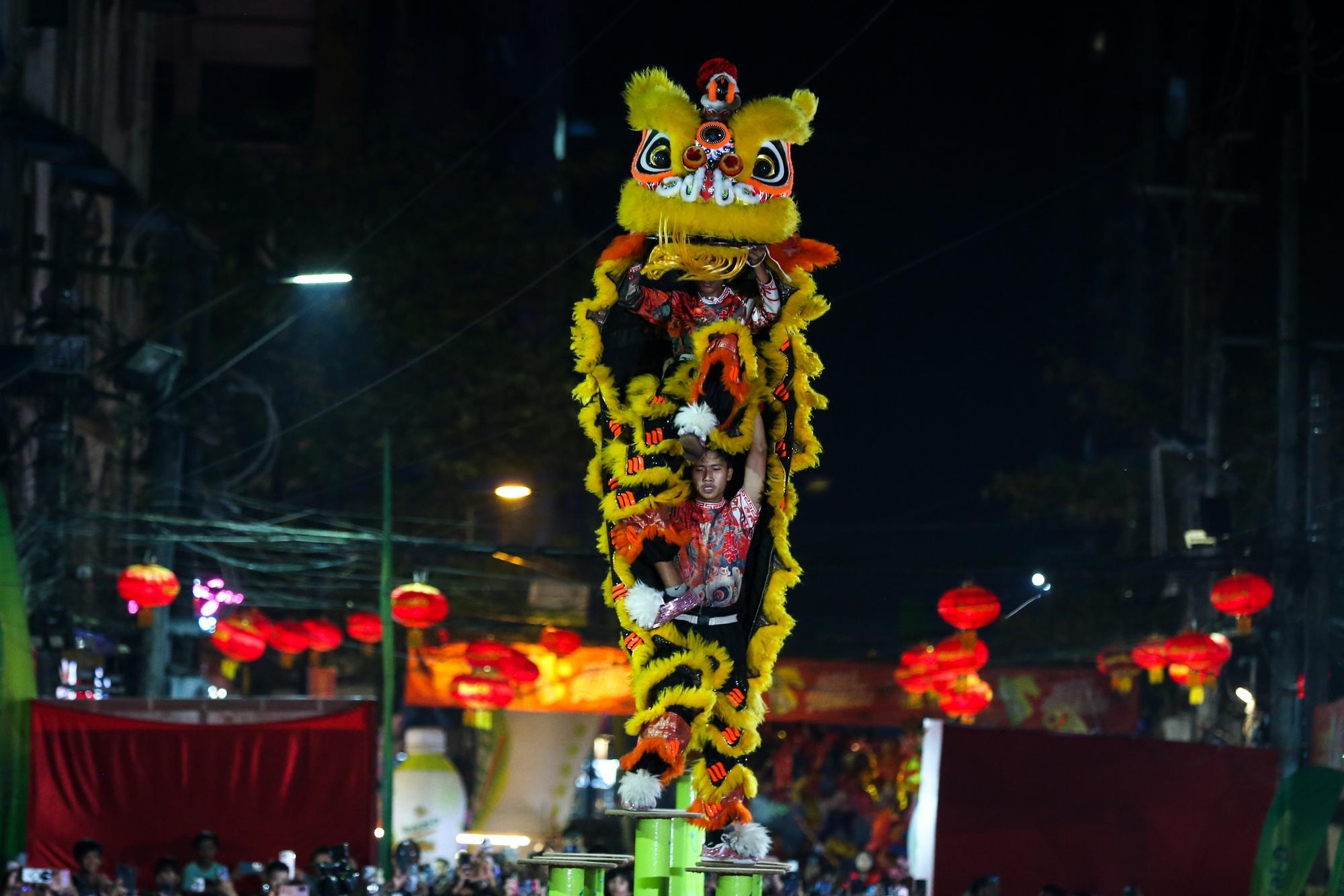 Yangon'da Geleneksel Festival Coşkusu