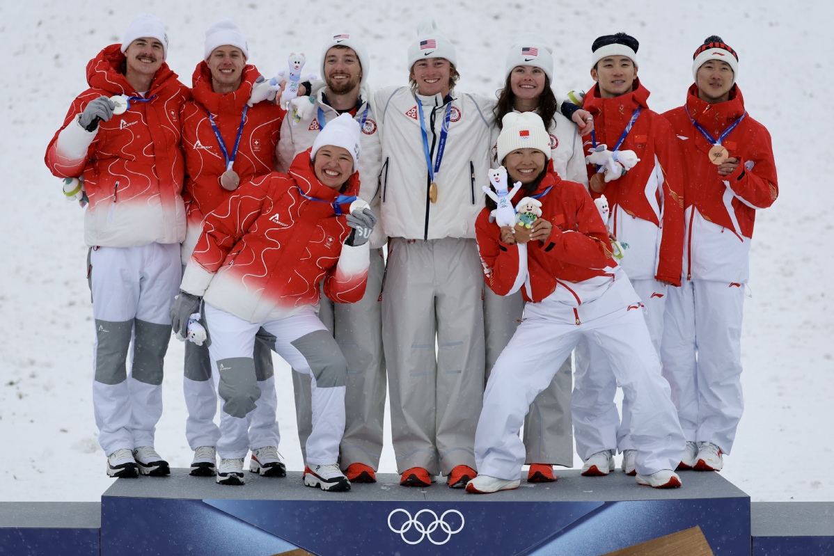 Çin Kış Olimpiyatları'nda Tarih Yazdı