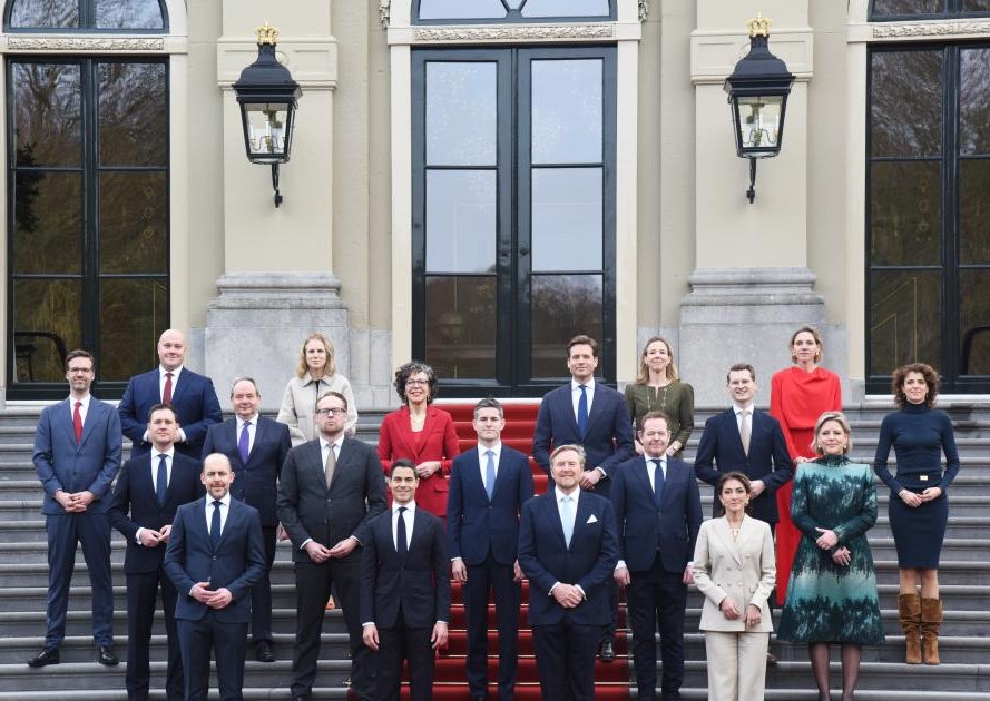Hollanda'da Yeni Hükümet Göreve Başladı