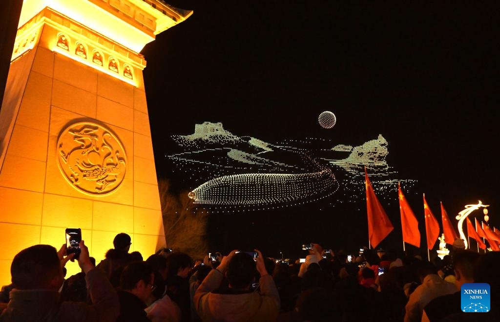 Dunhuang'da Büyüleyici Drone Gösterisi