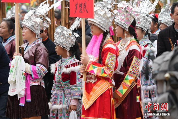 Geleneksel Festival Renklilik Sunuyor