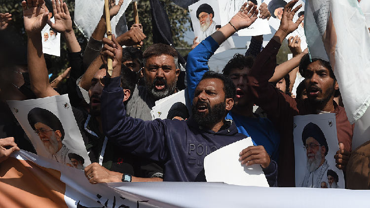 Pakistan'da Protestolar Can Aldı