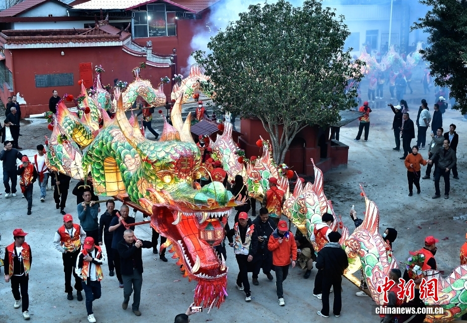 Çin'de Fener Festivali Coşkusu