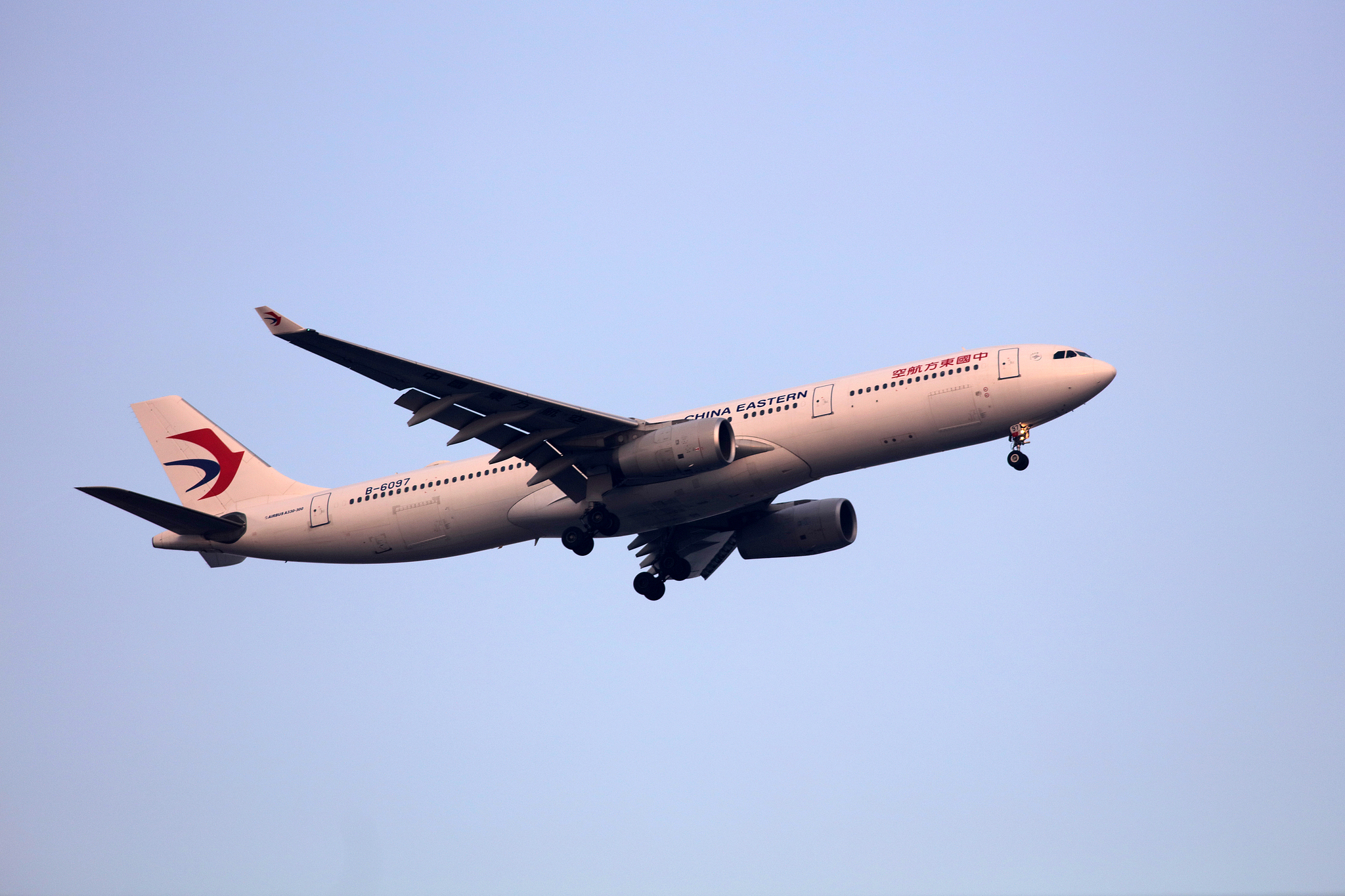 China Eastern Airlines Uçuşlarını Yeniden Başlatıyor