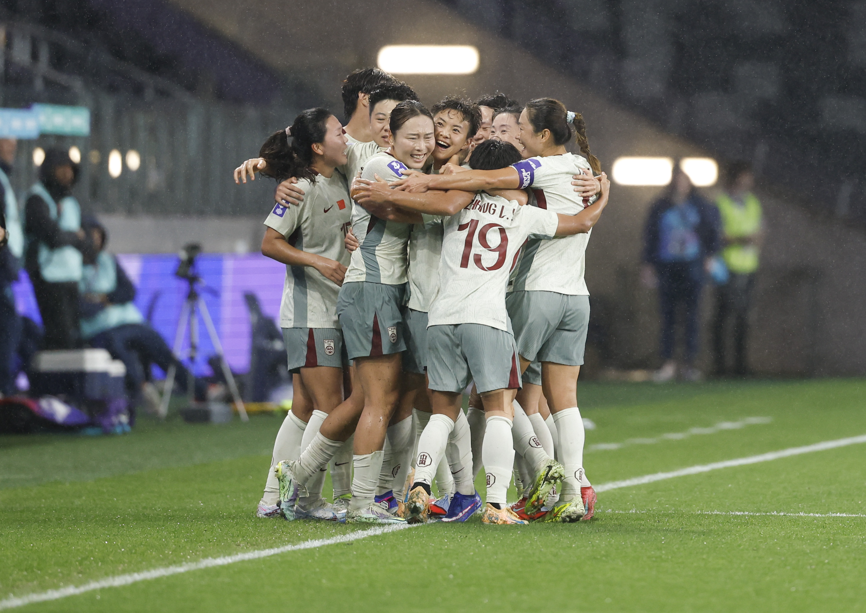 Çin, Grup B'yi Tamamladı