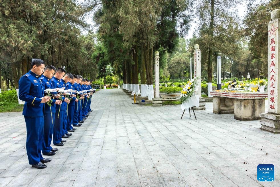 Çin'de Kahramanlara Saygı Günü