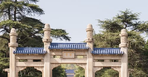 KMT Başkanı, Nanjing'deki Sun Yat-sen Anıtı'nı Ziyaret Etti