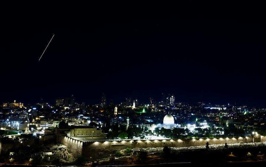 İran, yeni askeri yeteneklerini devreye sokma kararlılığında