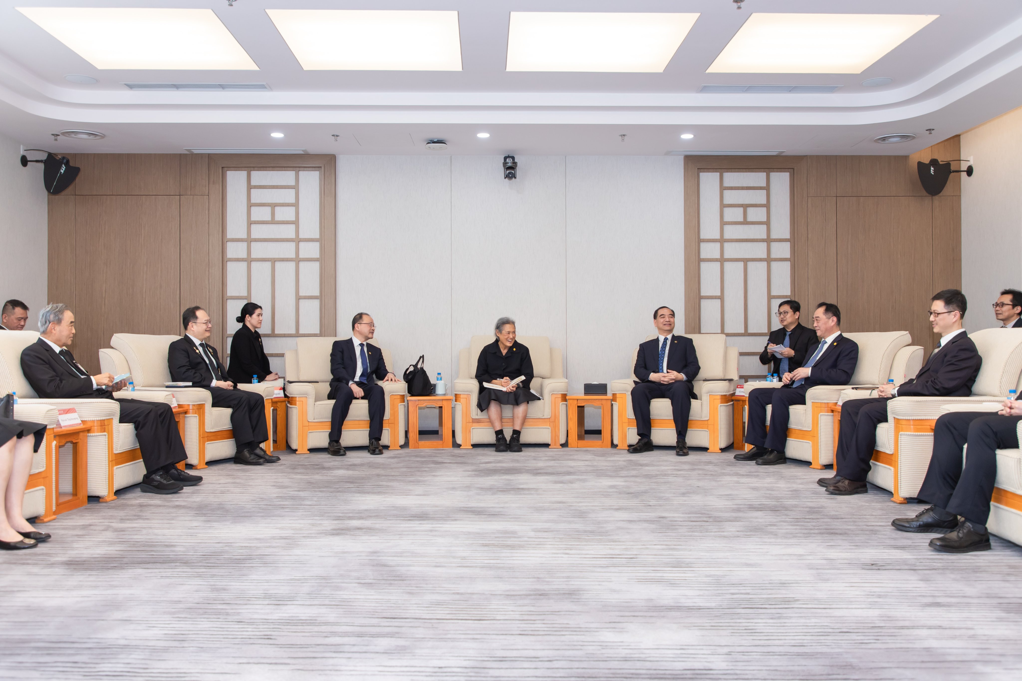 Prenses Maha, Peking Üniversitesi'nde Ödül Törenine Katıldı