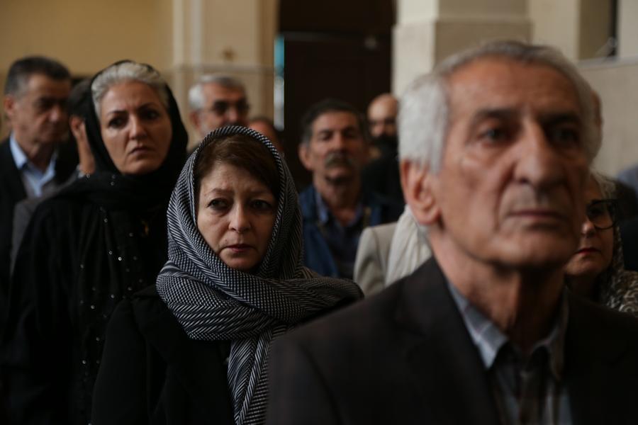 Tahran'da Hayat, Zorluklara Rağmen Devam Ediyor