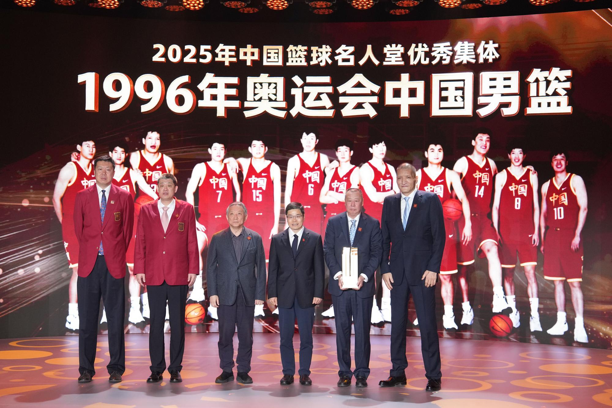 Çinli Basketbol Efsaneleri Onurlandırıldı