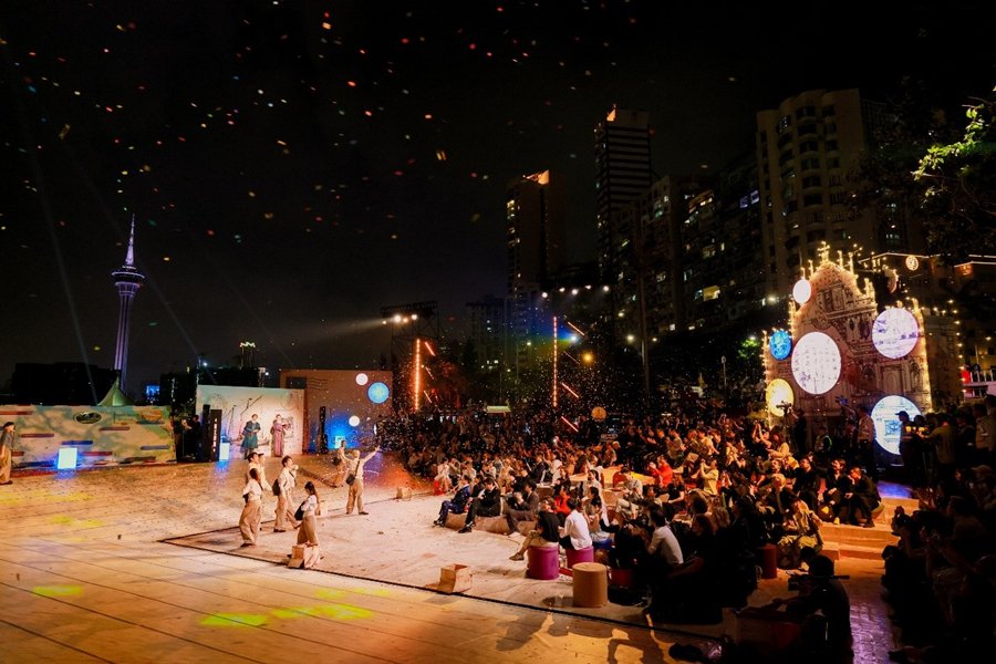 Macao'da Ünlülerden Sürpriz Komedi Gösterisi