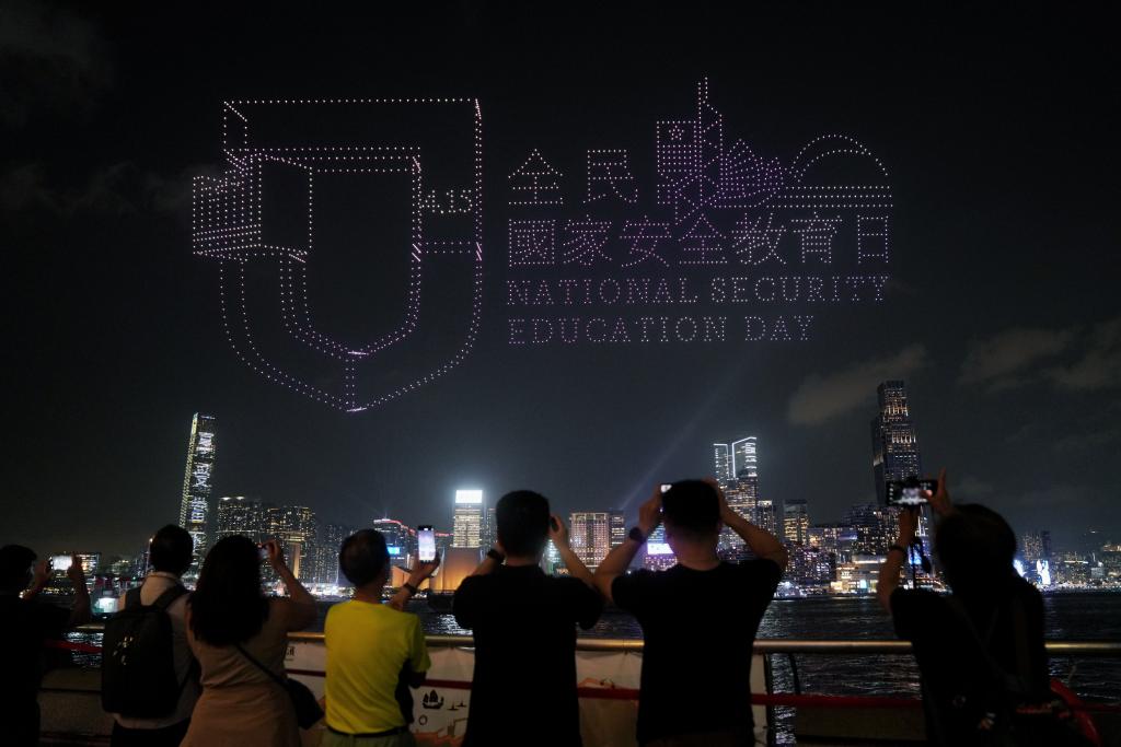 Hong Kong'da Büyüleyici Drone Gösterisi Gerçekleşti