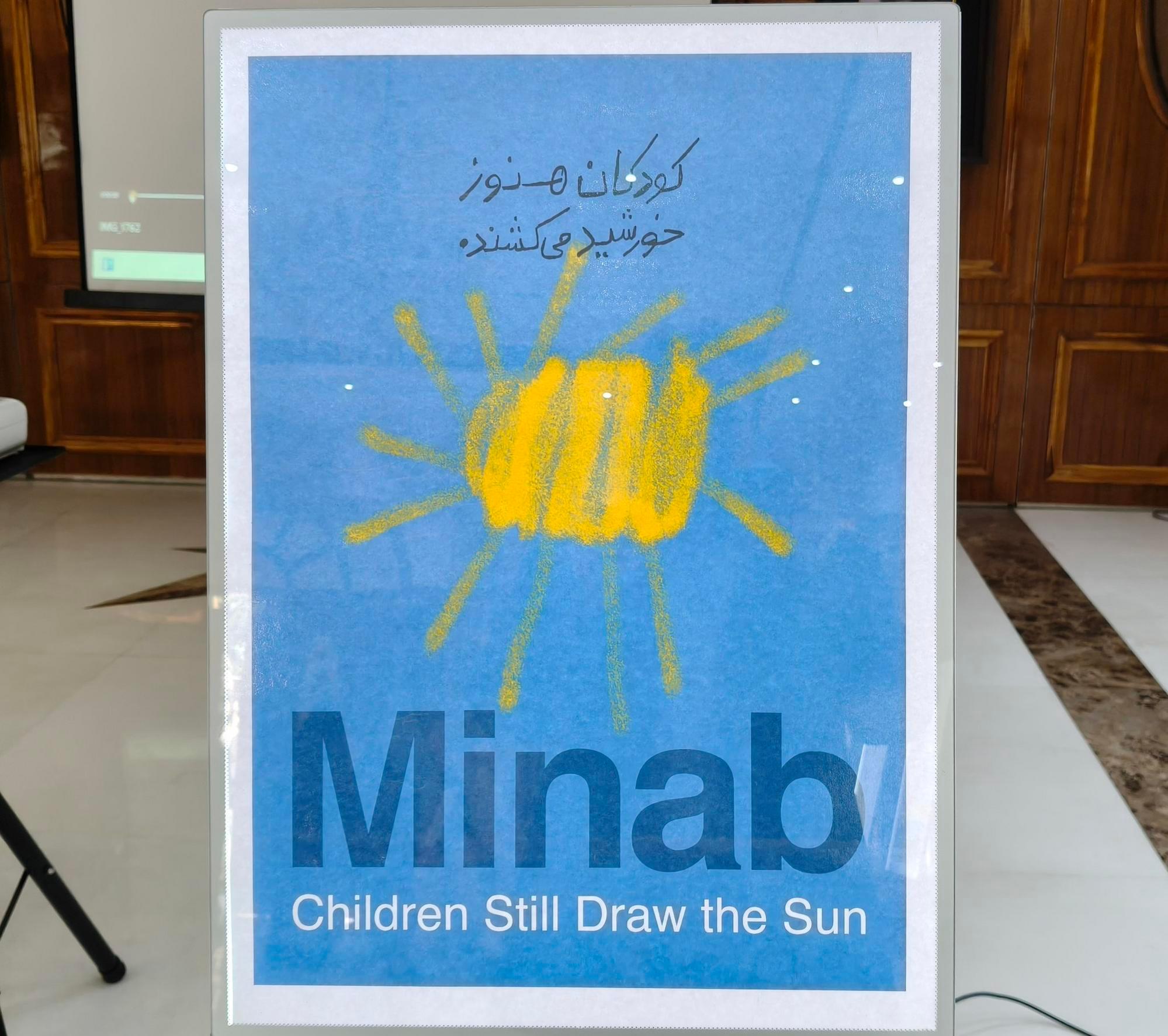 Minab'daki Çocukların Resimleri Sergileniyor