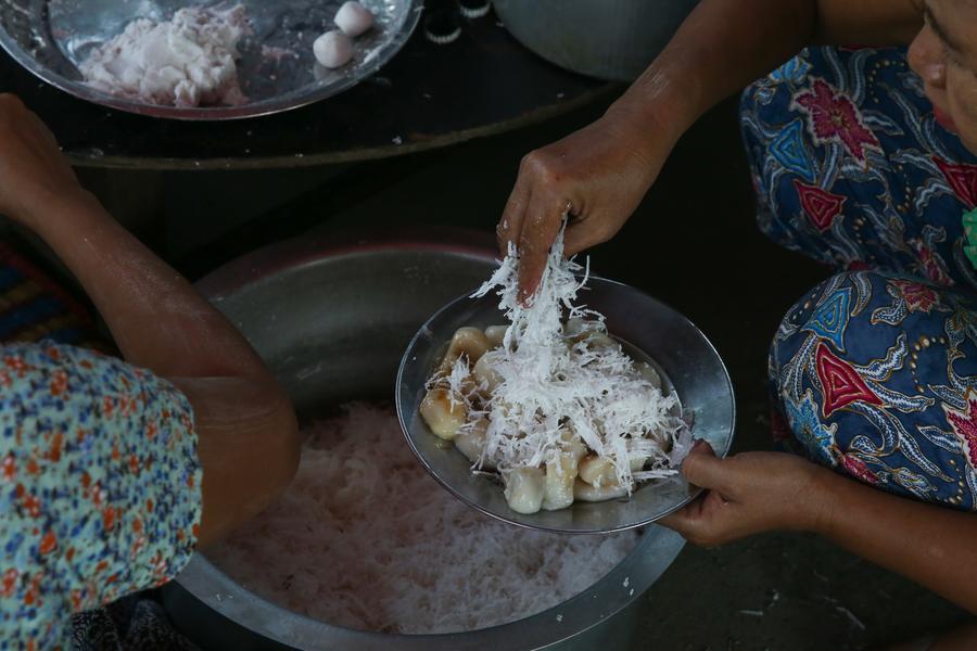 Myanmar'ın Thingyan Festivali'nde Geleneksel Lezzetler