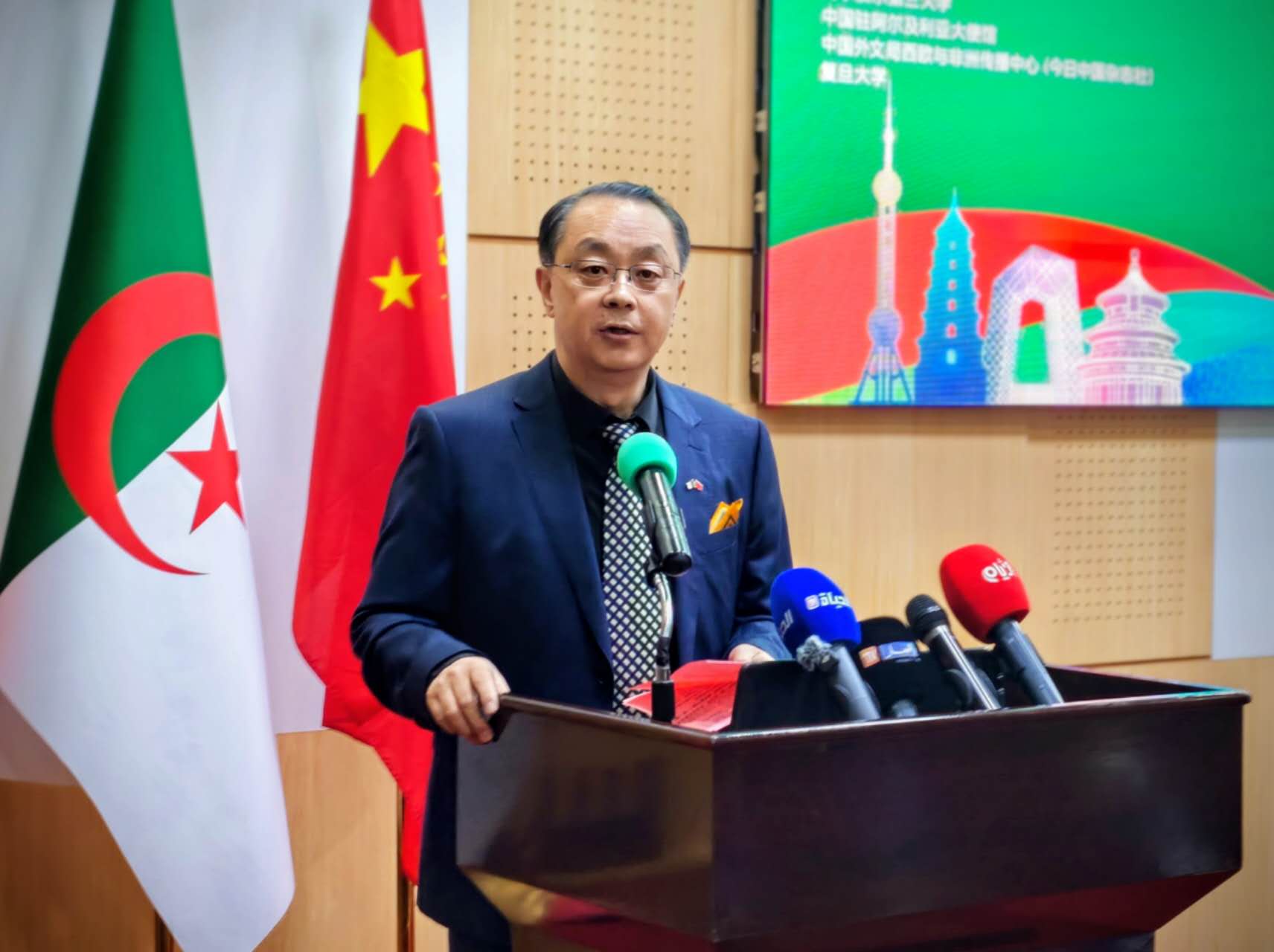 Seminerin açılışında hangi isimler konuştu?