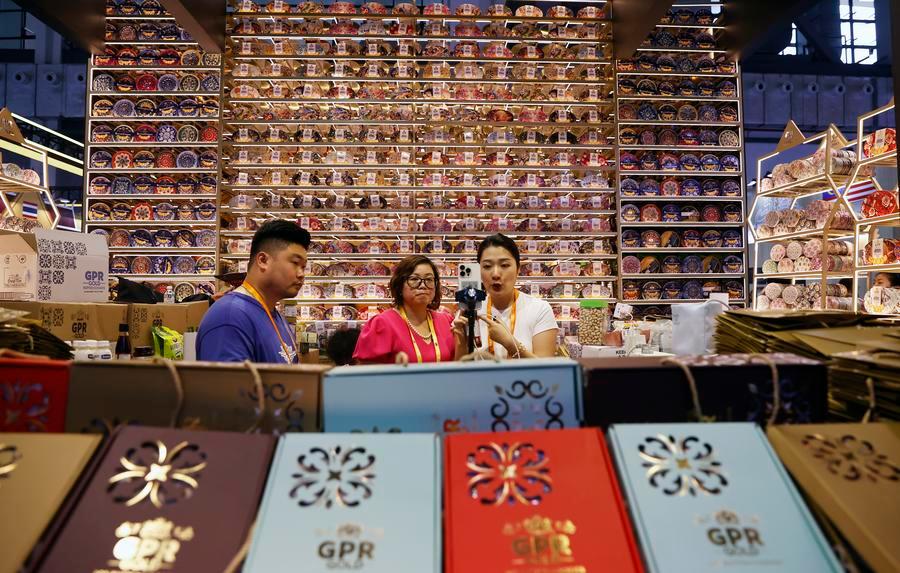 Çin'in Ekonomik Gücü Bölgesel Büyümeye Destek Oluyor