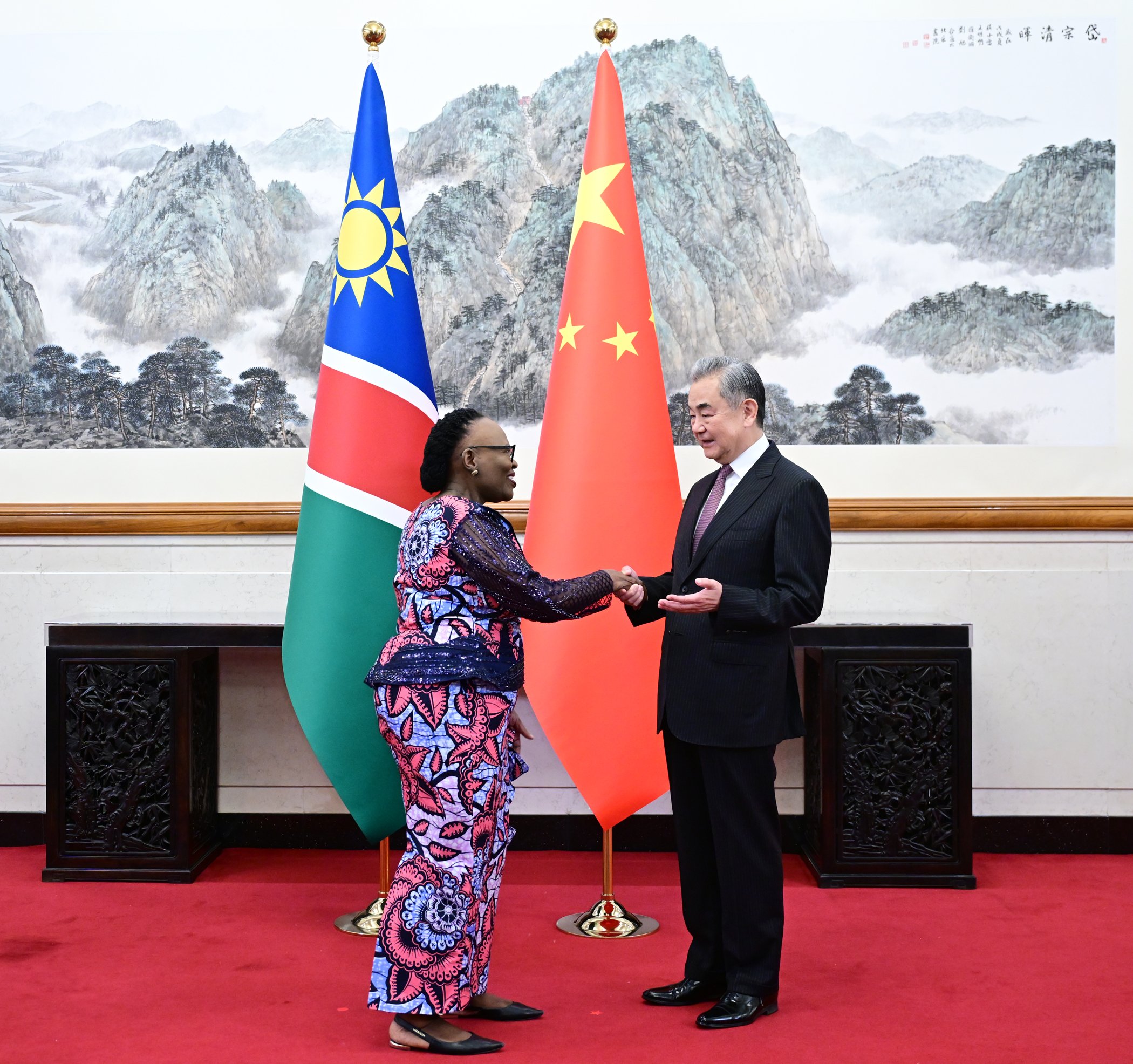 Çin ve Namibya, İşbirliği İçin Bir Araya Geldi