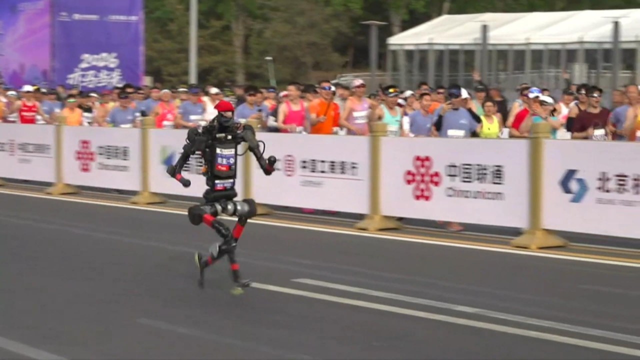 Humanoid robotlar Pekin yarı maratonuna katıldı