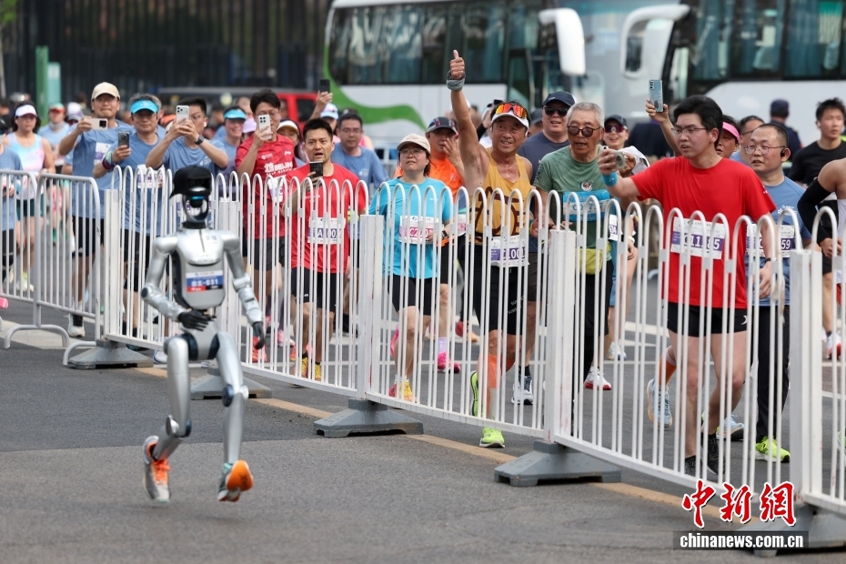 Unitree'nin robotu 1,500 metre dünya rekorunu kırdı