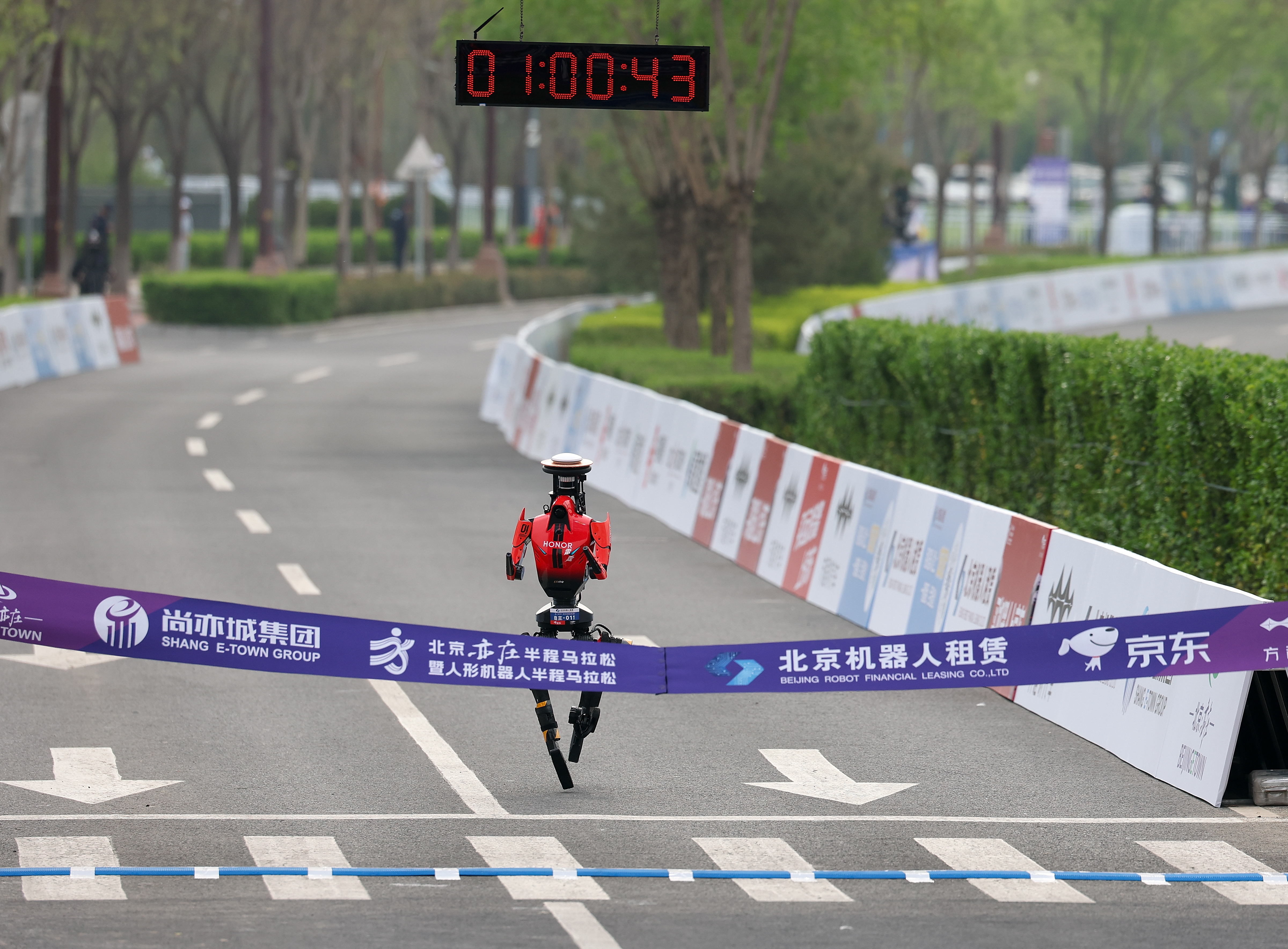 Humanoid Robot 'Flash', Yarışı Şampiyonlukla Tamamladı