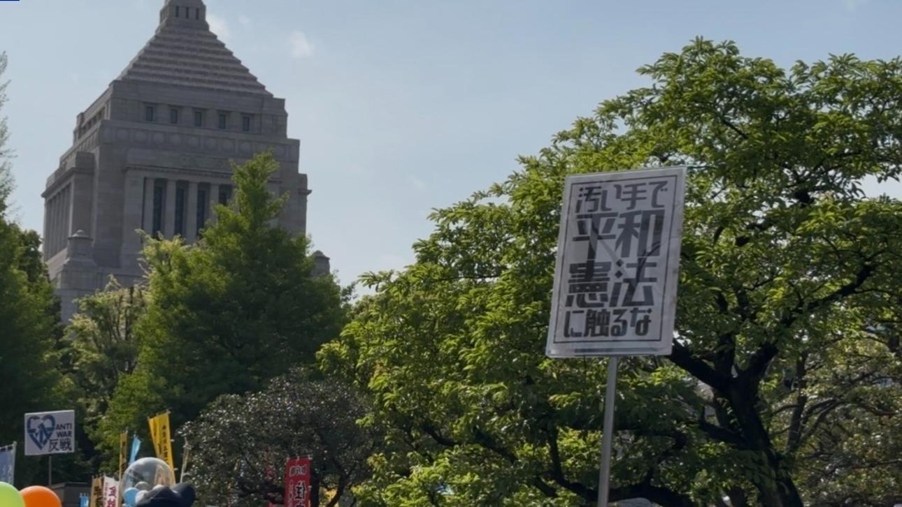Japonya'da Hükümetin Askerileşmesine Karşı Protestolar