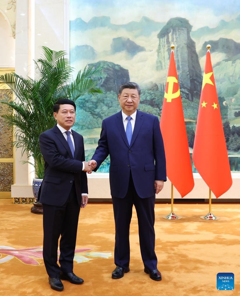 Xi Jinping, Laotyalı Özel Elçi ile Görüştü