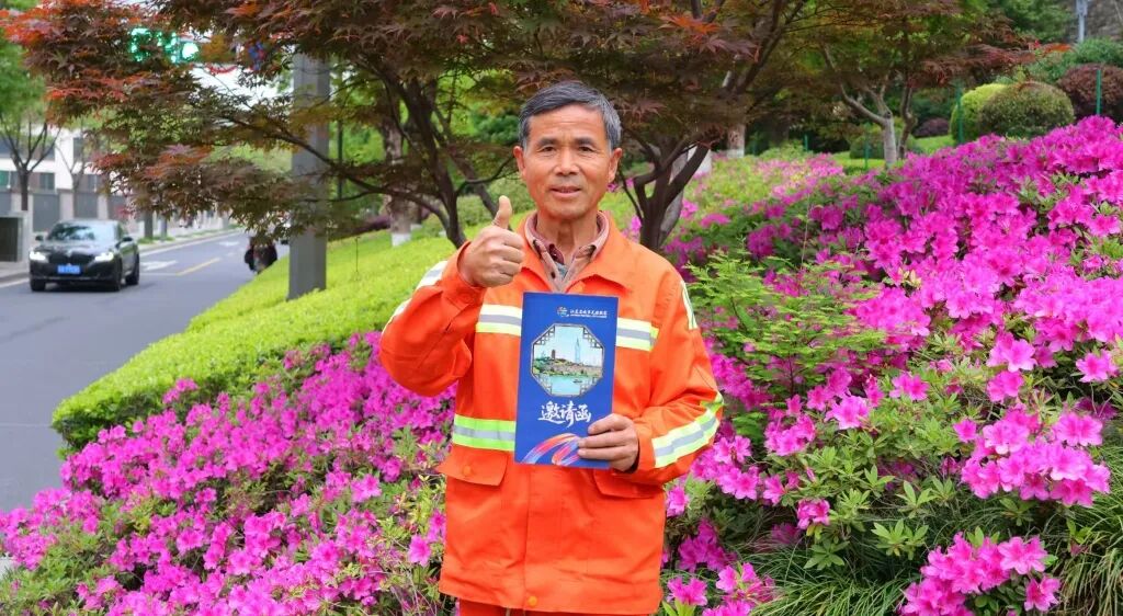 Nanjing'deki Temizlik İşçisi Futbol Maçına Davet Edildi