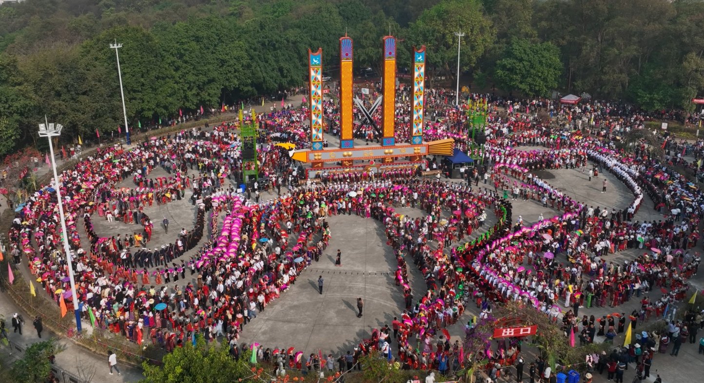 Jingpo etnik grubunun gelenekleri ve dansları