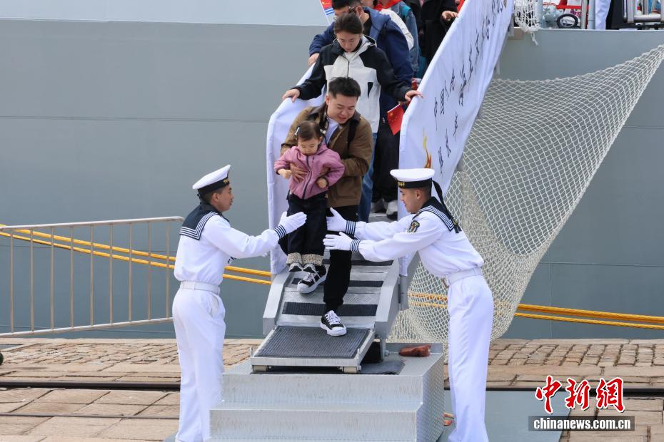 Çin Donanması, 10 şehirde halkı ağırladı