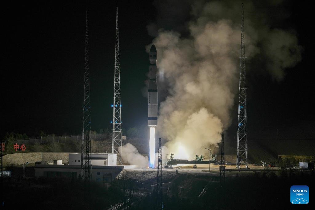 Çin, Pakistan için uydu fırlatmasını başarıyla gerçekleştirdi