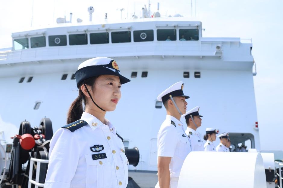 Çin Donanması hastane gemisi 26,000 kişiye yardım etti