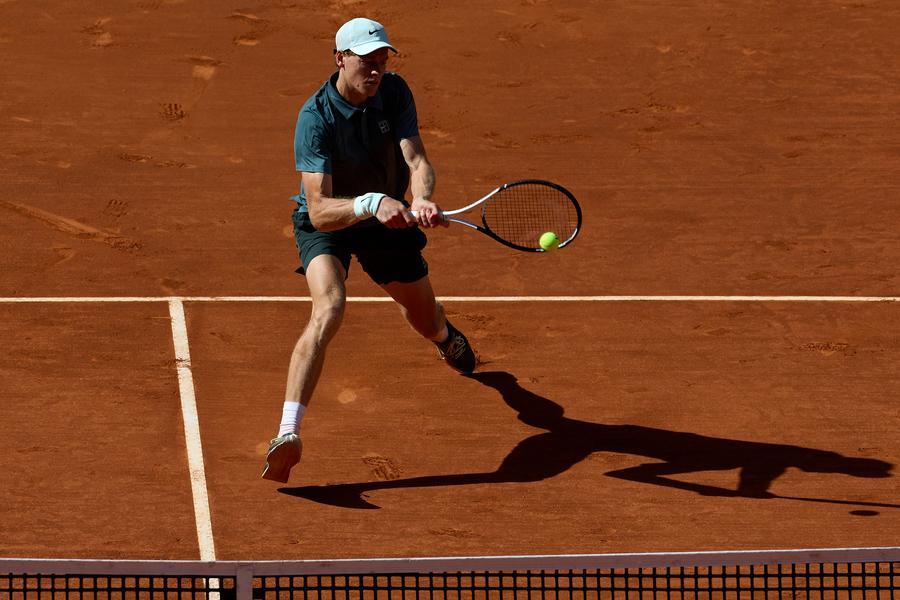 Jannik Sinner, Madrid Açık'ta Son 16'ya Yükseldi