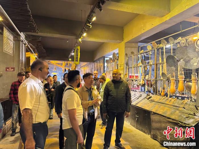 Pakistan Medya ve Düşünce Kuruluşları Xinjiang'ı Ziyaret Etti