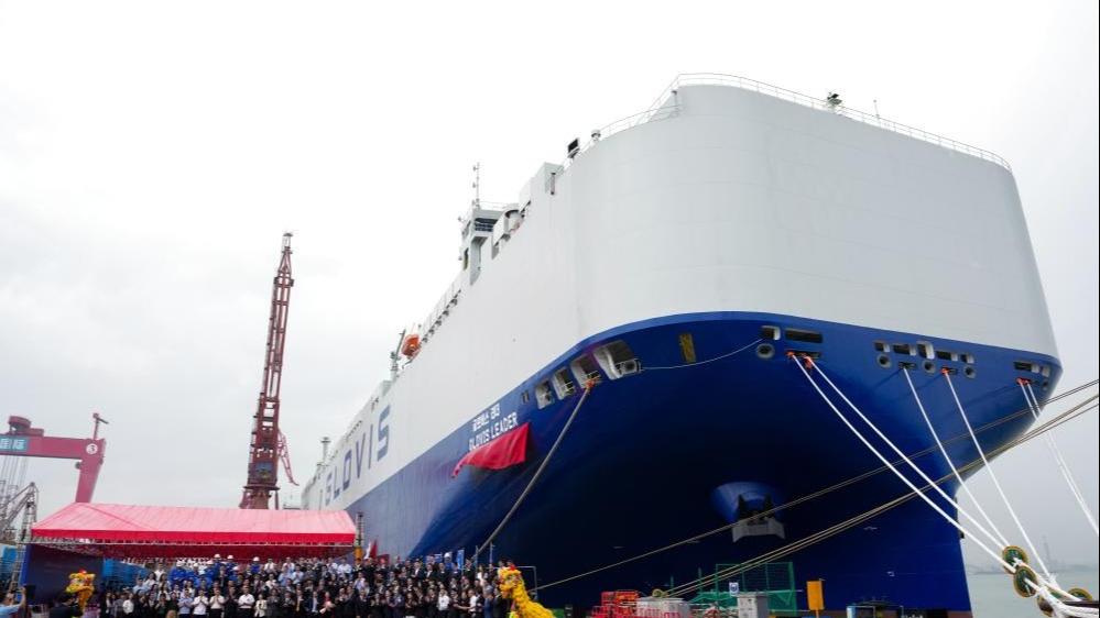 Çin'de dünyanın en büyük otomobil taşıyıcısı teslim edildi