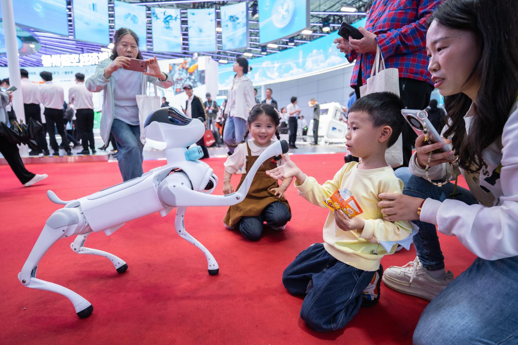 Dijital Çin Zirvesi'nde 100'den Fazla Teknoloji Deneyimi