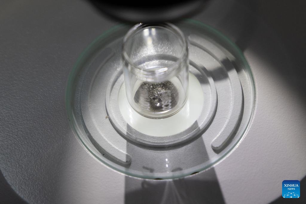 Çin, Ay'da Yeni Mineral Keşfetti