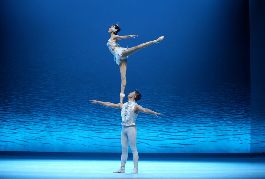 Bolshoi Tiyatrosu'nda 'Swan' Performansı İle Coşku