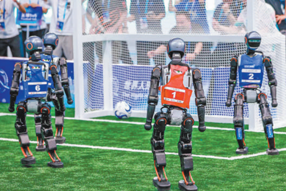 Çinli robotlar futbol yıldızı olma yolunda