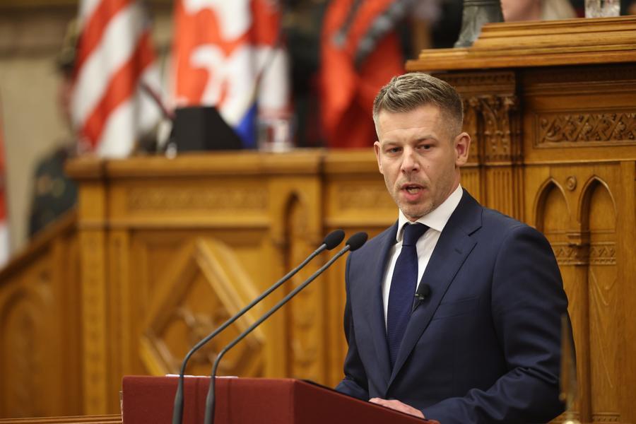 Peter Magyar, yeni başbakan olarak yemin etti