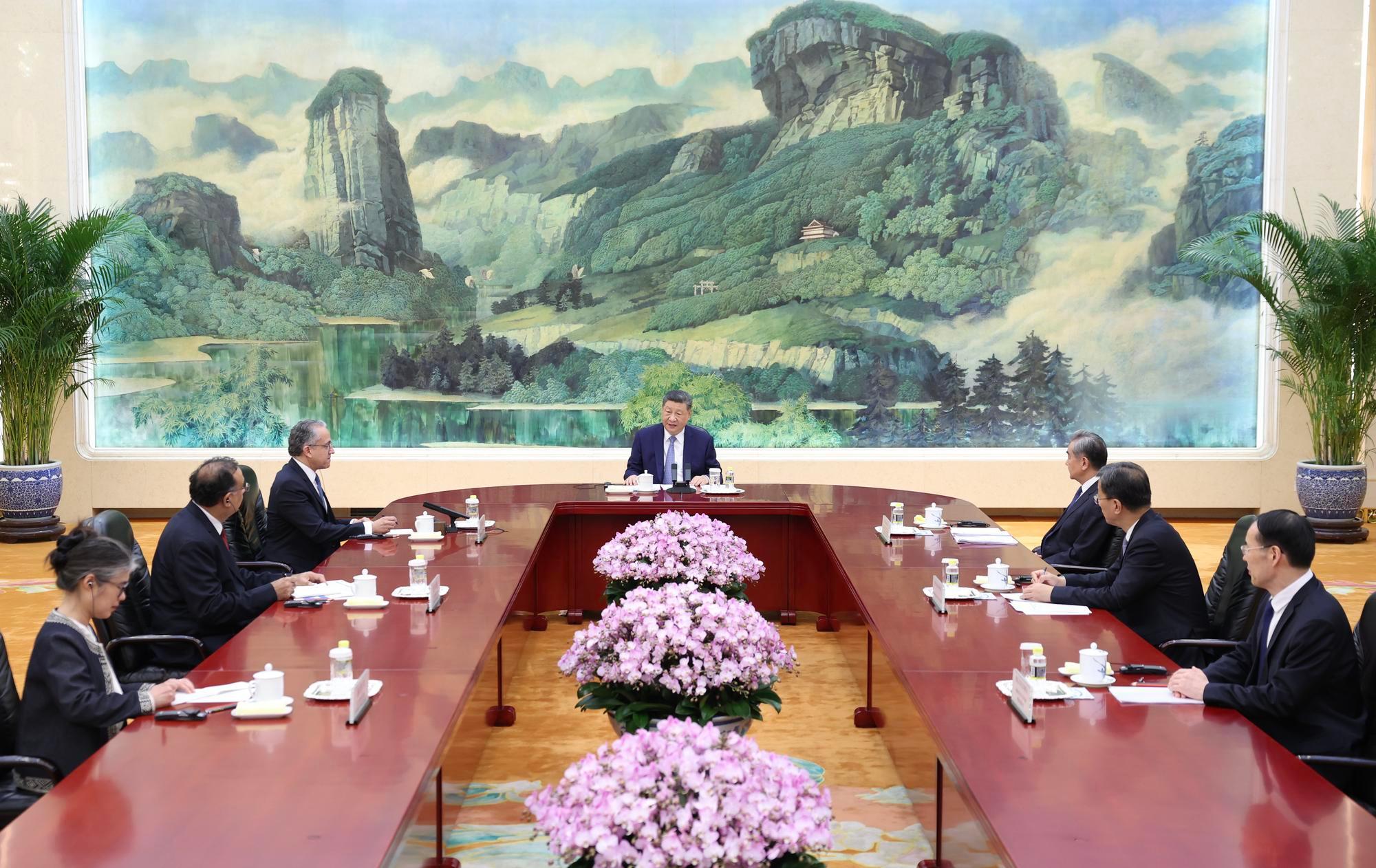 Xi Jinping, UNESCO Genel Direktörü ile Buluştu