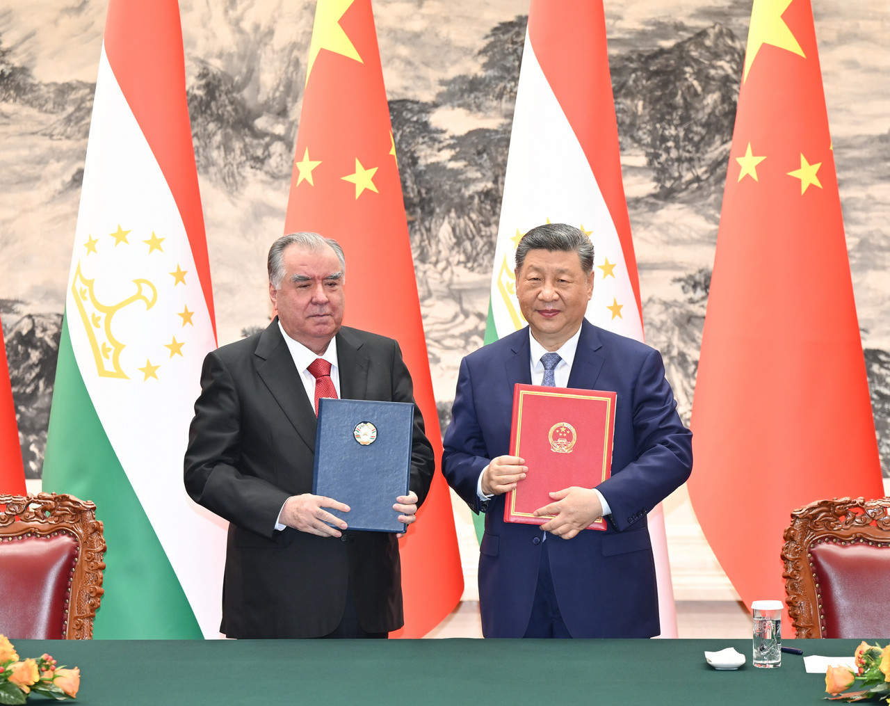Xi Jinping ve Emomali Rahmon’un tarihi görüşmesi