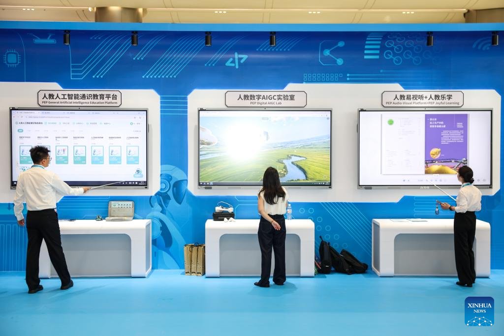 Çin, Küresel AI Eğitim Platformunu Tanıttı