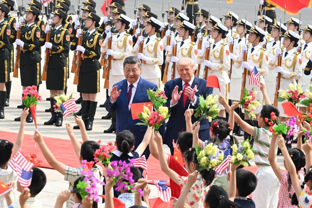 Xi Jinping, Trump'ı Çin'de resmi törenle karşıladı