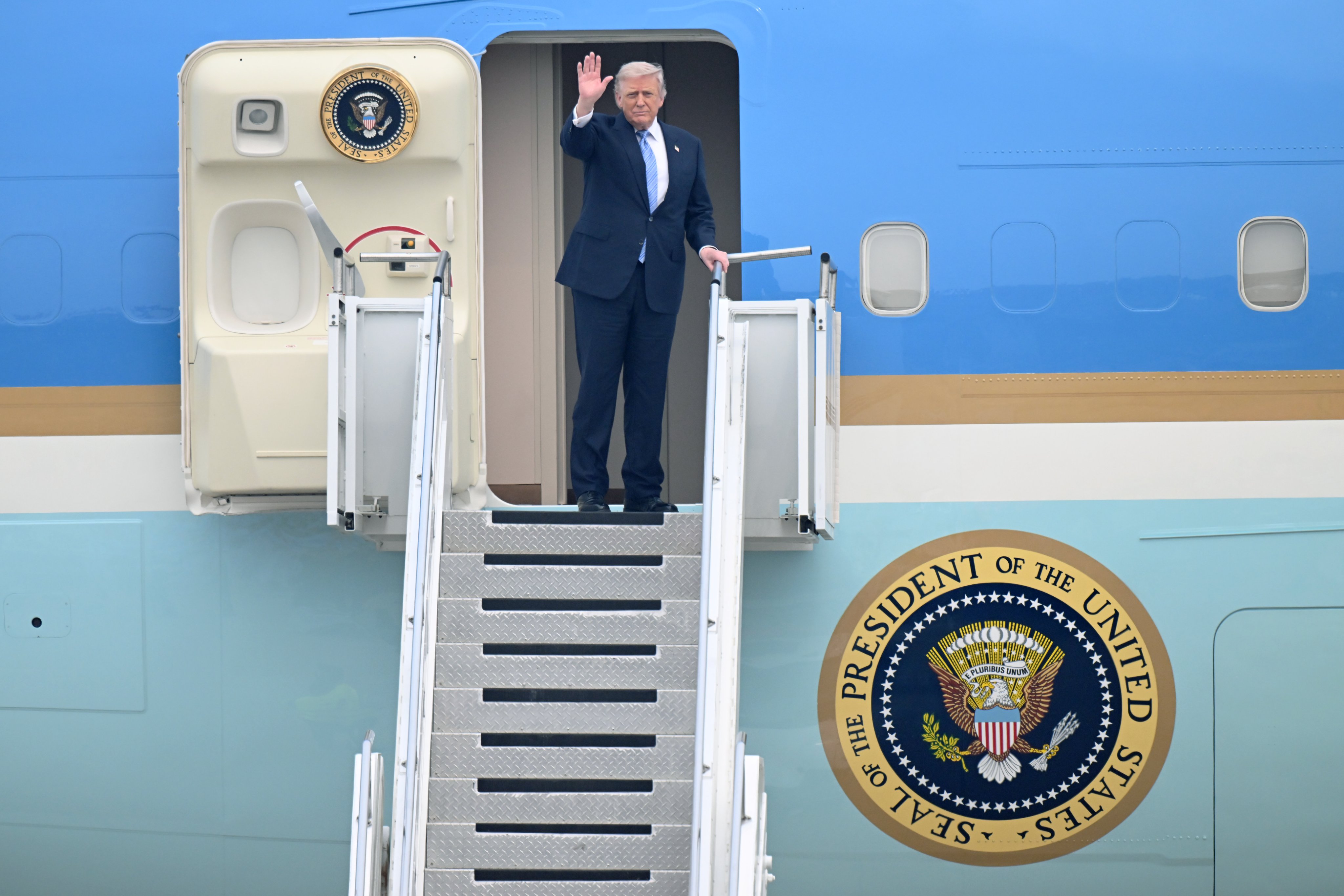 Trump, Çin ziyaretini başarıyla tamamladı