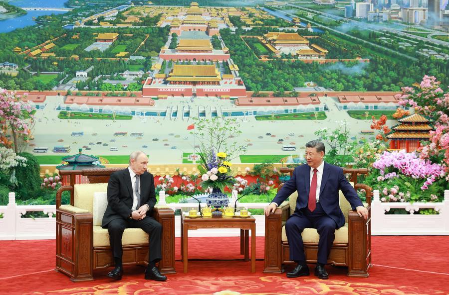 Xi Jinping ve Putin, Pekin'de samimi bir buluşma gerçekleştirdi