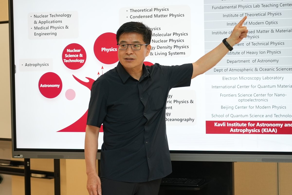 Öğrenciler Peking Üniversitesi'nde Fizik Laboratuvarlarını Ziyaret Etti