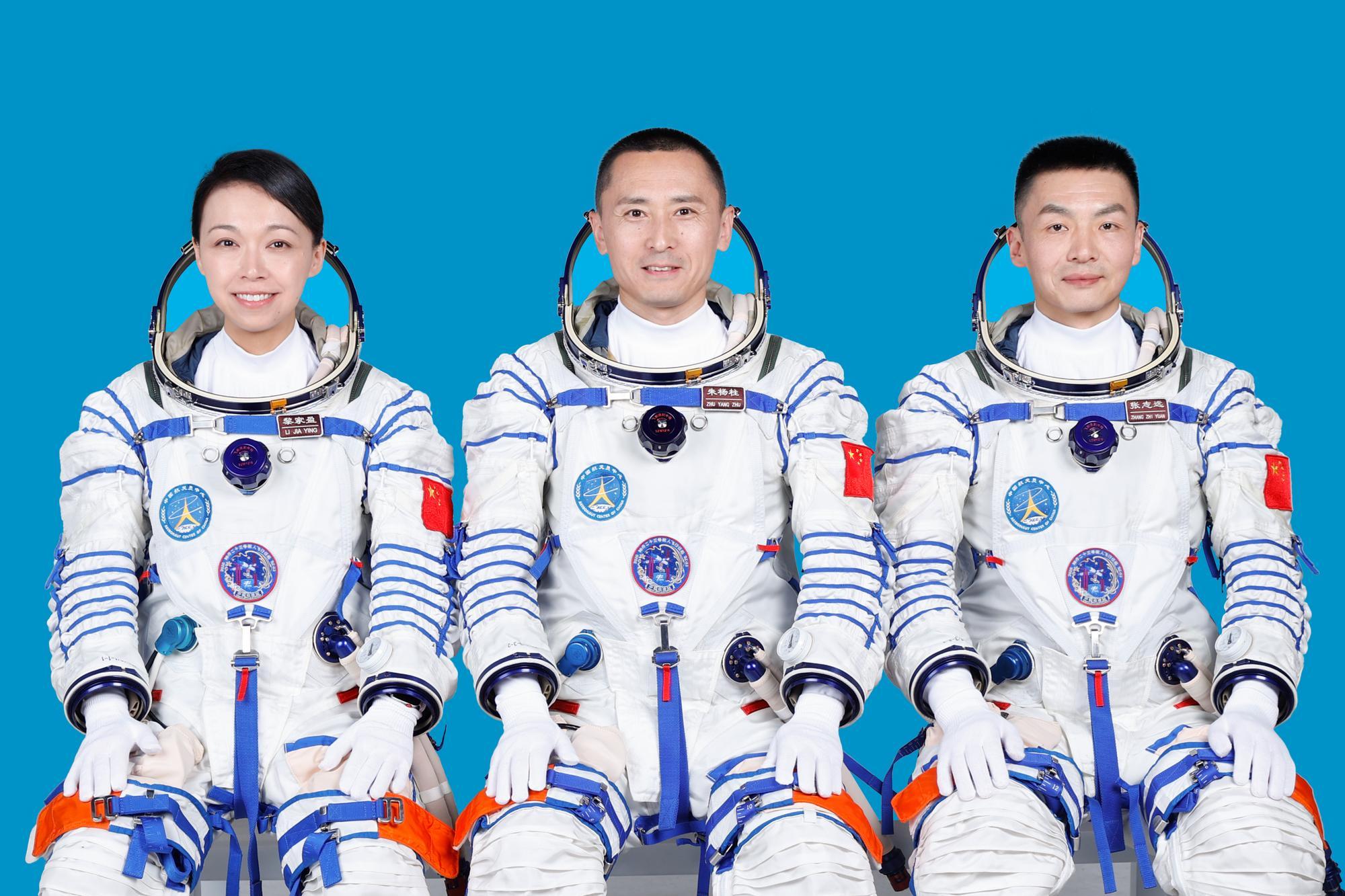 Çinli Astronotlar Shenzhou-23 Misyonu İçin Medyayla Buluştu